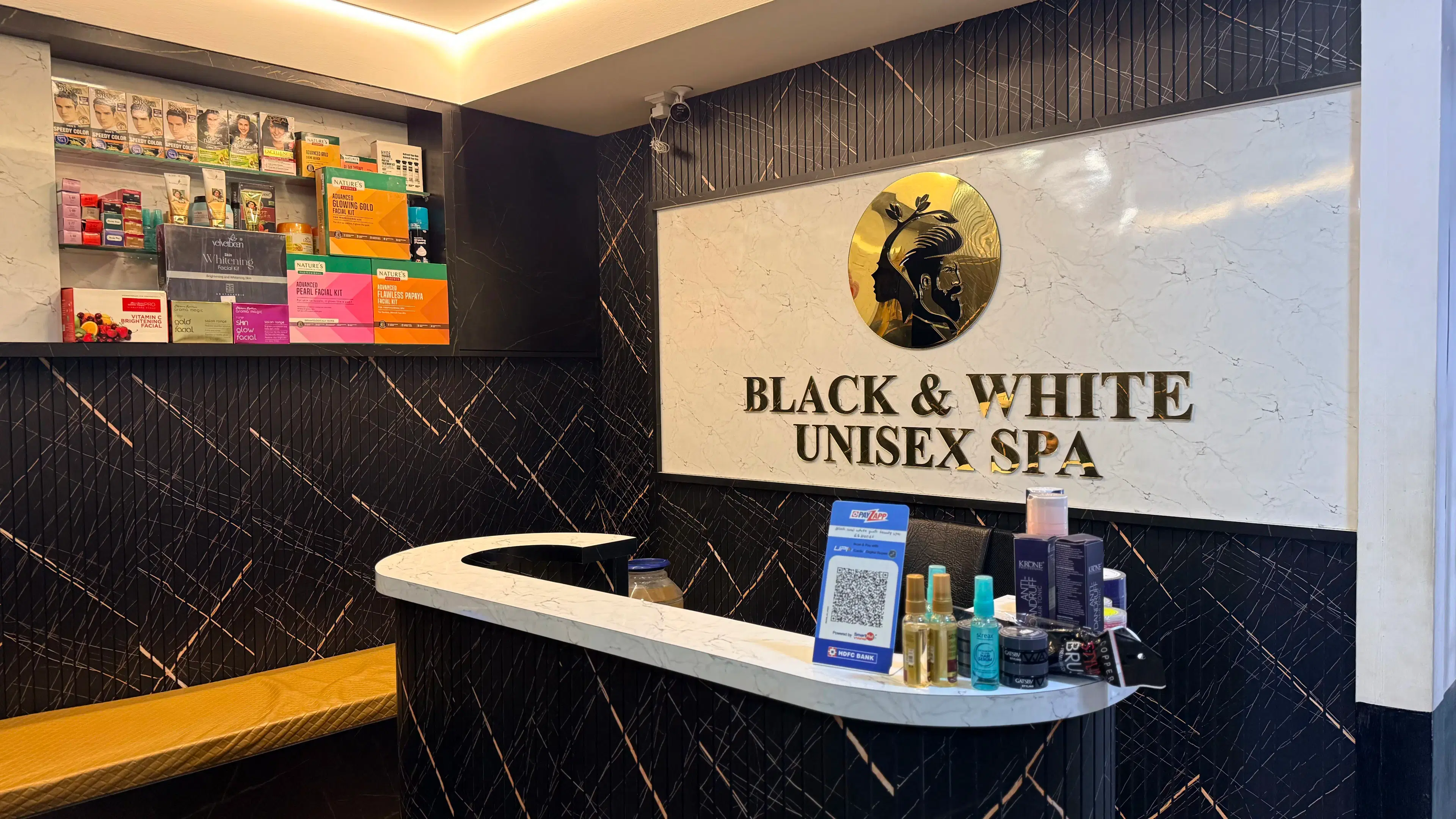 Black & White Salon